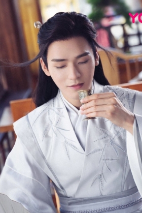 Cổ Trang Sơn Hà Lệnh - Hàng May Vải Kate Ý Cao Cấp