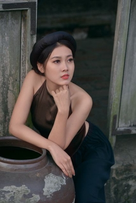 Bộ Yếm Nâu Chụp Ảnh Nghệ Thuật Việt Nam