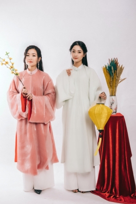 Cặp Áo Ngũ Thân Chị Ngã Em Nâng Hồng Xước Trắng Voan