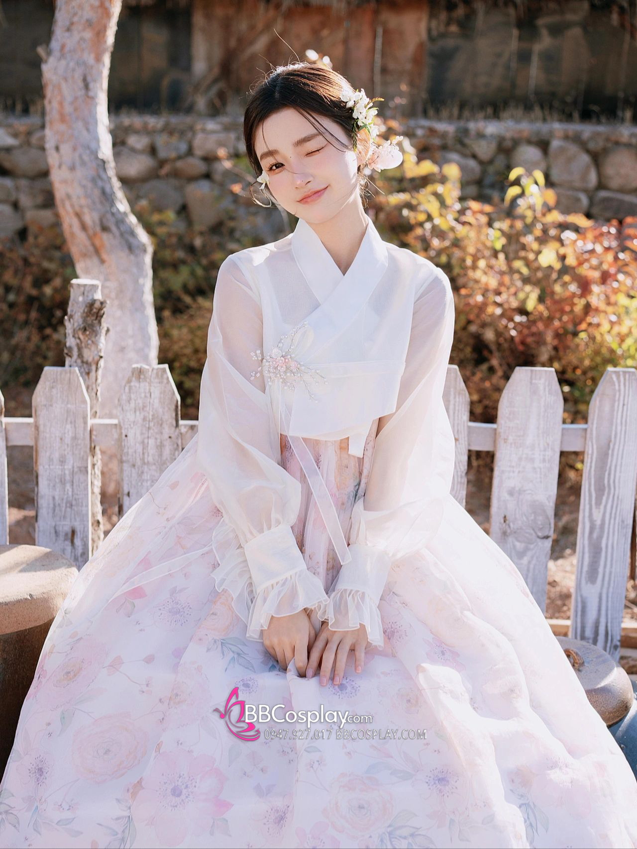 Hanbok Hàn Quốc Hiện Đại Áo Trắng Váy Hoa