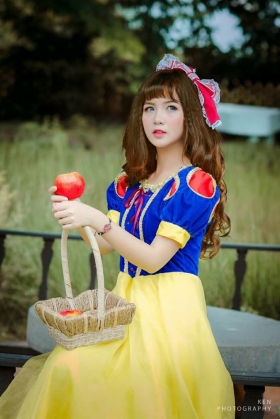 Trang Phục Công Chúa Bạch Tuyết 3