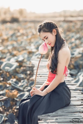 Bộ Yếm Chụp Hồ Sen