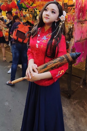 Sườn Xám Cách Điệu Đỏ Váy Xanh